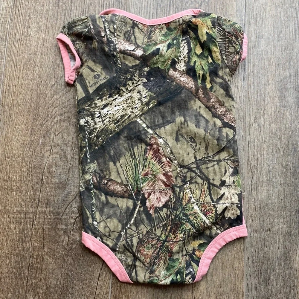 Carhartt Baby Girls Pink Mossy Oak Camo Fawn‎ Graphic Bodysuit 12M Short Sleeve